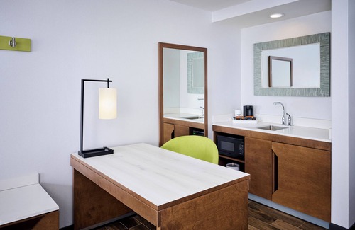 Windsor Hotel | Hampton Inn & Suites by Hilton Windsor