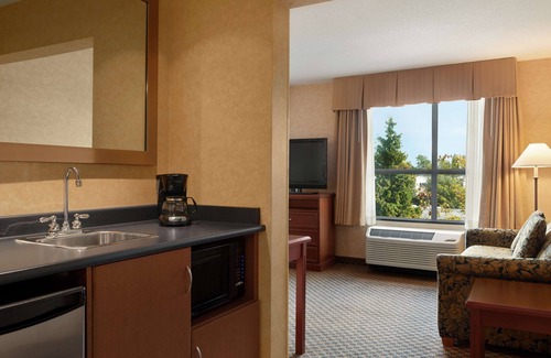 Surrey Hotel | Hampton Inn & Suites by Hilton Langley-Surrey