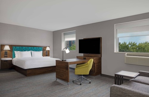 Church and Wellesley Hotel | Hampton Inn & Suites by Hilton Toronto Downtown