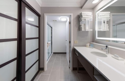Hoffman Estates Hotel | Hampton Inn & Suites Chicago/Hoffman Estates