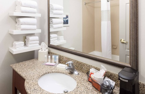 Cedar Rapids Hotel | Hampton Inn & Suites Cedar Rapids - North