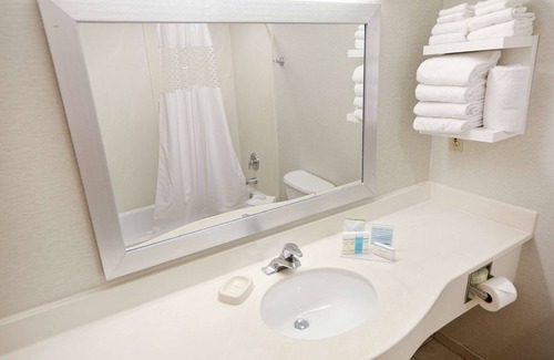 Chincoteague Hotel | Hampton Inn & Suites Chincoteague Waterfront