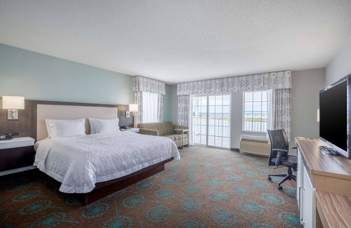 Chincoteague Hotel | Hampton Inn & Suites Chincoteague Waterfront