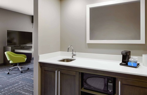 Waukegan Hotel | Hampton Inn & Suites Chicago Waukegan