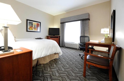 Craig Hotel | Hampton Inn & Suites Craig, CO