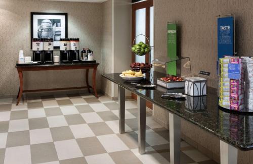 Quad Cities Hotel | Hampton Inn & Suites Davenport