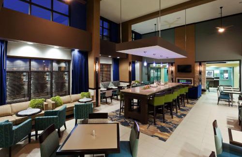 Gateway Hotel | Hampton Inn & Suites Denver Airport/Gateway Park