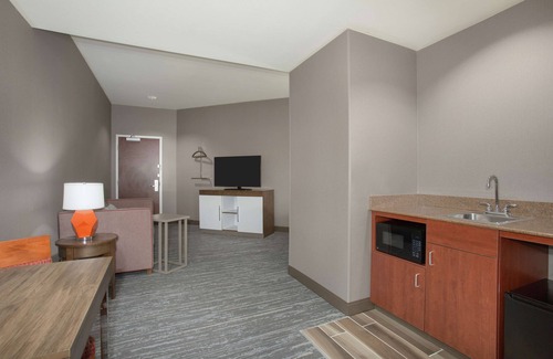 Uptown Hotel | Hampton Inn & Suites Denver-Downtown