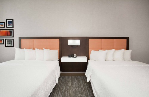 Uptown Hotel | Hampton Inn & Suites Denver-Downtown