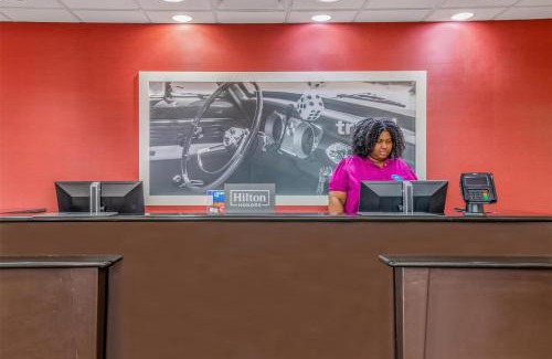 Romulus Hotel | Hampton Inn & Suites Detroit/Airport Romulus