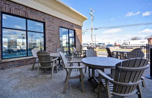 Warren Hotel | Hampton Inn & Suites Detroit/Warren