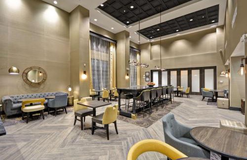 Warren Hotel | Hampton Inn & Suites Detroit/Warren