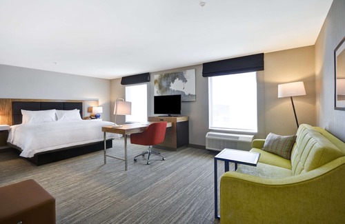 Warren Hotel | Hampton Inn & Suites Detroit/Warren