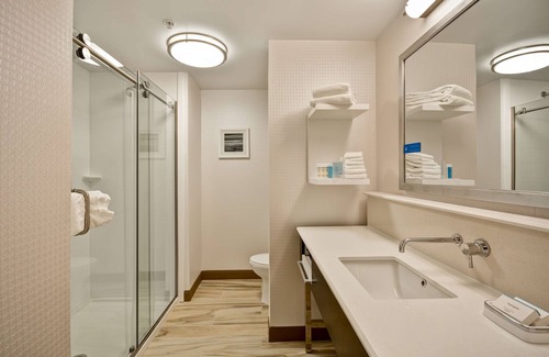 Warren Hotel | Hampton Inn & Suites Detroit/Warren