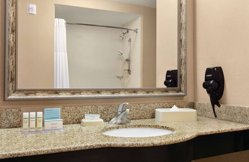 Enid Hotel | Hampton Inn & Suites Enid