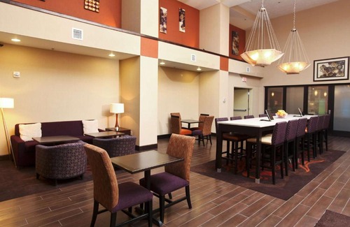 Fargo Hotel | Hampton Inn & Suites Fargo Medical Center