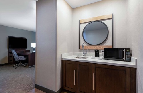 West Central Hotel | Hampton Inn & Suites Fort Wayne Downtown
