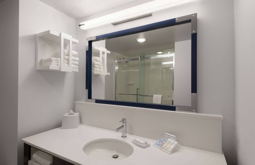 West Central Hotel | Hampton Inn & Suites Fort Wayne Downtown