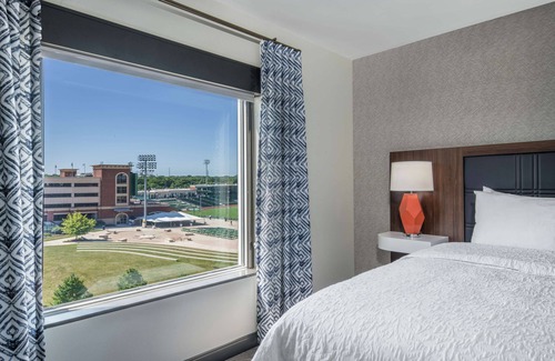 West Central Hotel | Hampton Inn & Suites Fort Wayne Downtown