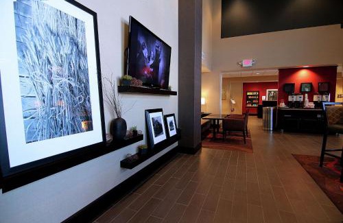 Grand Forks Hotel | Hampton Inn & Suites Grand Forks