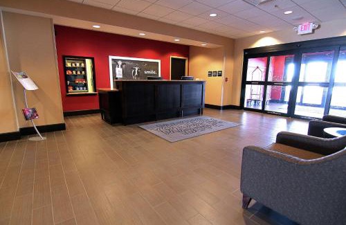 Grand Forks Hotel | Hampton Inn & Suites Grand Forks