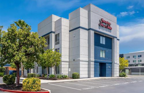 Lathrop Hotel | Hampton Inn & Suites Lathrop