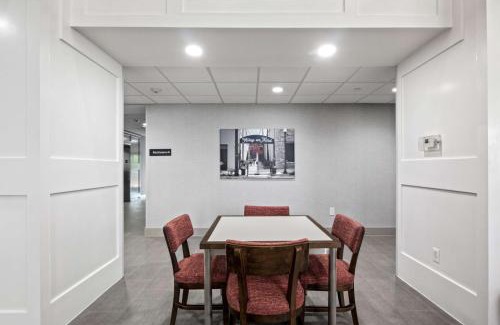 Mount Pleasant Hotel | Hampton Inn & Suites Mount Pleasant