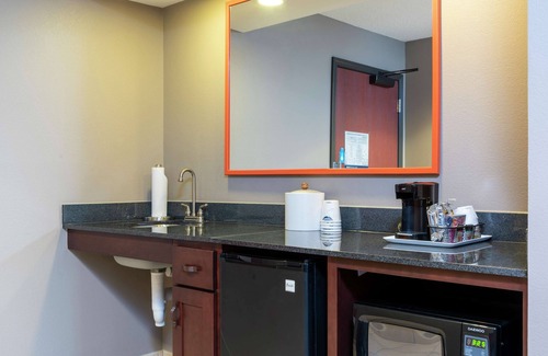 Marshalltown Hotel | Hampton Inn & Suites Marshalltown