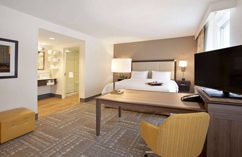 Downtown West Hotel | Hampton Inn & Suites Minneapolis/Downtown