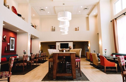 Minot Hotel | Hampton Inn & Suites Minot