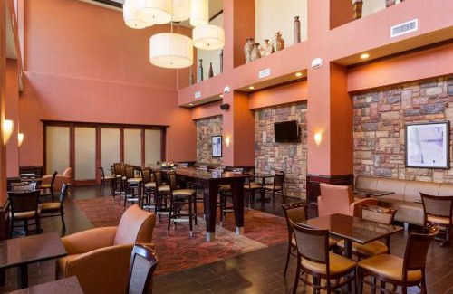 Mission Hotel | Hampton Inn & Suites Mission