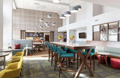 New Stanton Hotel | Hampton Inn & Suites Pittsburgh New Stanton PA