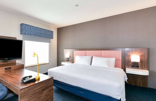 Pittsburg Hotel | Hampton Inn & Suites Pittsburg, CA