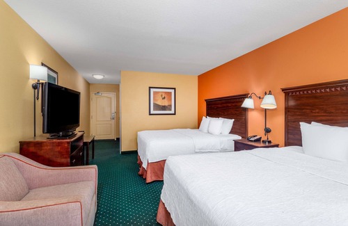 Laguna West-Lakeside Hotel | Hampton Inn & Suites Sacramento-Elk Grove Laguna I-5