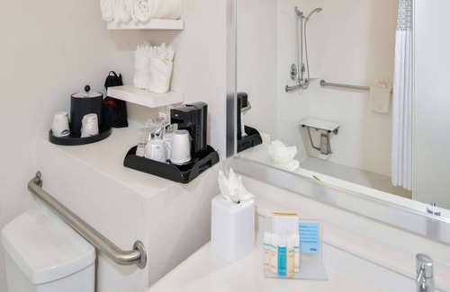 Burlingame Hotel | Hampton Inn & Suites San Francisco-Burlingame-Airport South