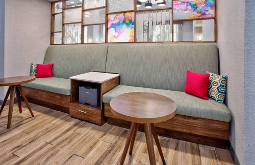 Seffner Hotel | Hampton Inn & Suites Tampa East (Casino Area)