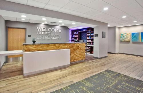 Seffner Hotel | Hampton Inn & Suites Tampa East Casino Area