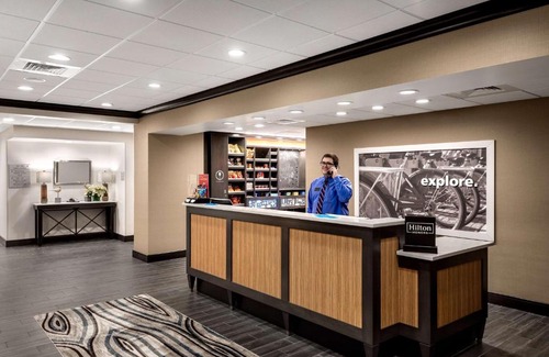 Interchange Square Hotel | Hampton Inn & Suites West Melbourne-Palm Bay Road