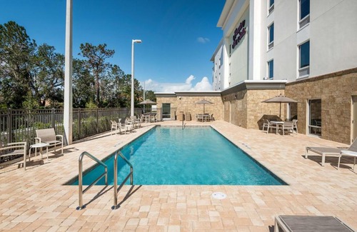Interchange Square Hotel | Hampton Inn & Suites West Melbourne-Palm Bay Road