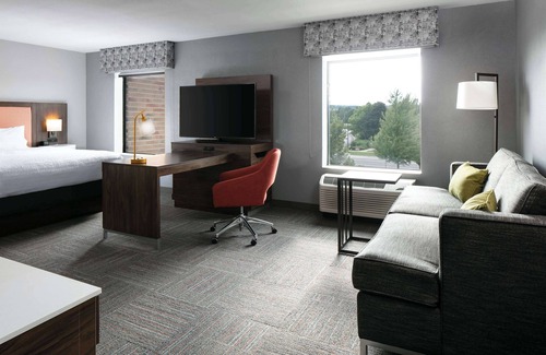 West Bend Hotel | Hampton Inn & Suites West Bend