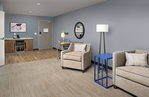 Warroad Hotel | Hampton Inn Warroad, MN