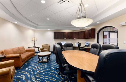 Watertown Hotel | Hampton Inn Watertown