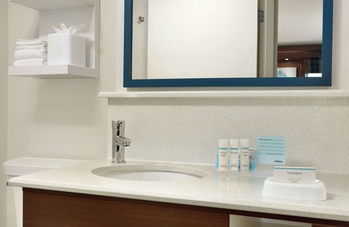West Des Moines Hotel | Hampton Inn West Des Moines Lake Drive