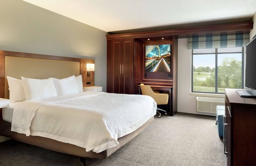 West Des Moines Hotel | Hampton Inn West Des Moines Lake Drive