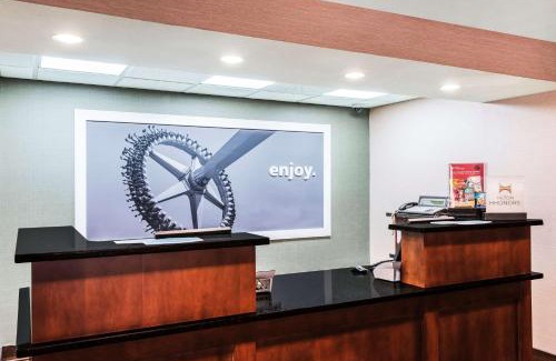 West Springfield Hotel | Hampton Inn West Springfield