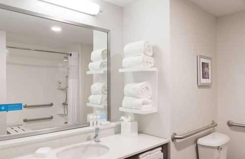 Westfield Hotel | Hampton Inn Westfield
