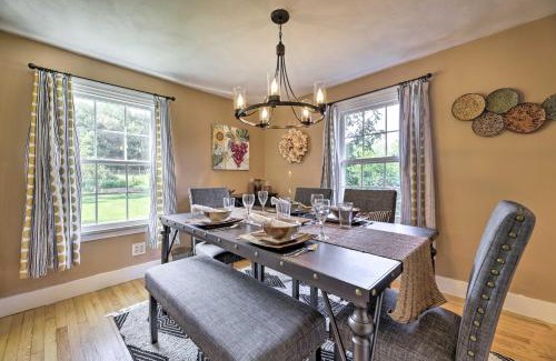 Hampton Hill Historic District House | Hampton Quiet Corner Cottage with Fireplace and Yard