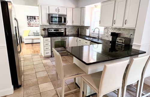 Hampton Bays House | Hampton's Indulge: Beaches, Restaurants, wineries, Breweries and Night Life.