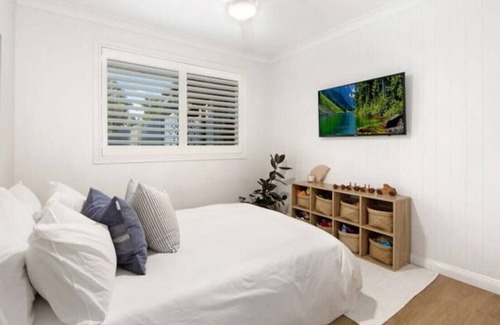 Robina House | Hampton Style Luxury House Private Pool Robina