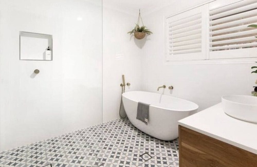 Robina House | Hampton Style Luxury House Private Pool Robina